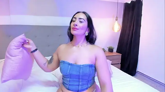 AmaraValenti online show from April 16, 2026, 10:56 pm