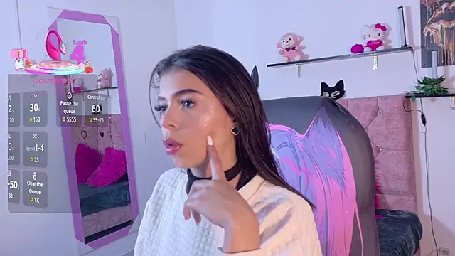 VelinaHoney online show from May 11, 2026, 1:06 pm