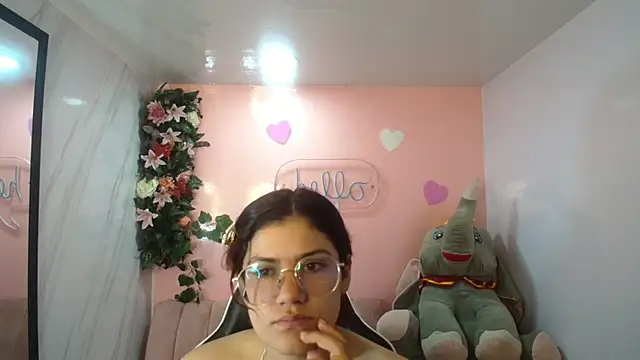 Scarlett jhonson ch online show from April 15, 2026, 12:56 pm