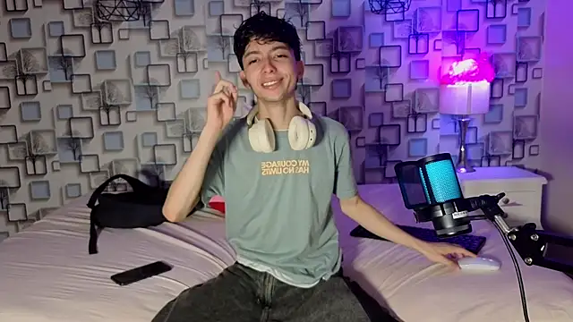 Snapshot of Twink_Sebas7 chatting on June 11, 2026, 12:14 pm Twink Sebas7 online show from June 11, 2026, 12:14 pm