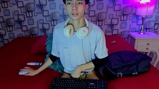 Snapshot of Twink_Sebas7 chatting on June 19, 2026, 12:20 pm Twink Sebas7 online show from June 19, 2026, 12:20 pm