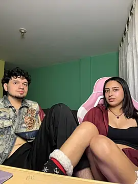 hotlatinocouple   online show from May 15, 2026, 10:50 pm