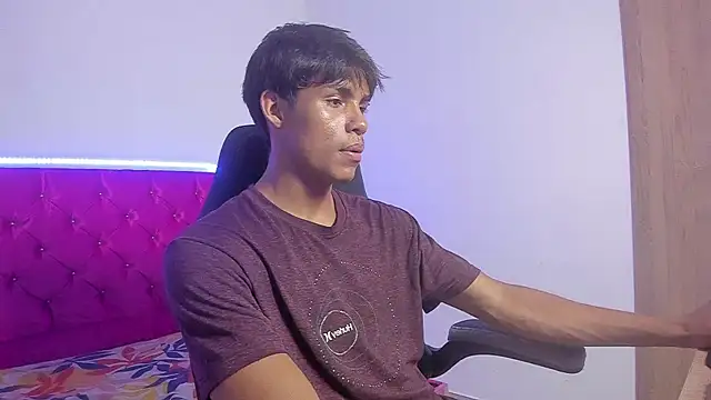 Snapshot of skinny_sam chatting on April 22, 2026, 3:53 am skinny sam online show from April 22, 2026, 3:53 am