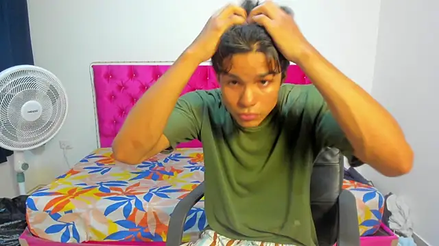 Snapshot of skinny_sam chatting on May 8, 2026, 3:01 am skinny sam online show from May 8, 2026, 3:01 am