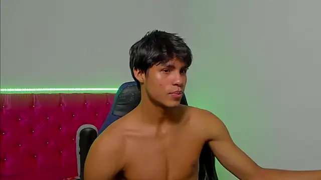 Snapshot of skinny_sam chatting on May 15, 2026, 3:24 am skinny sam online show from May 15, 2026, 3:24 am