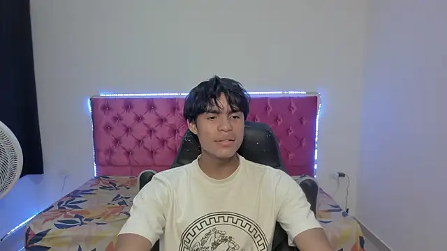 Snapshot of skinny_sam chatting on May 25, 2026, 5:24 am skinny sam online show from May 25, 2026, 5:24 am