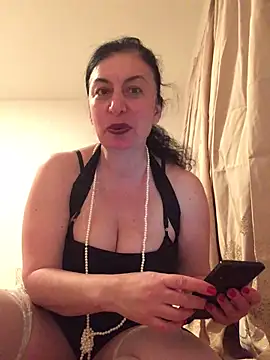 Lizzaa80 online show from April 27, 2026, 8:18 pm