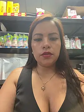 MIA ROSSEEE online show from May 25, 2026, 12:11 pm