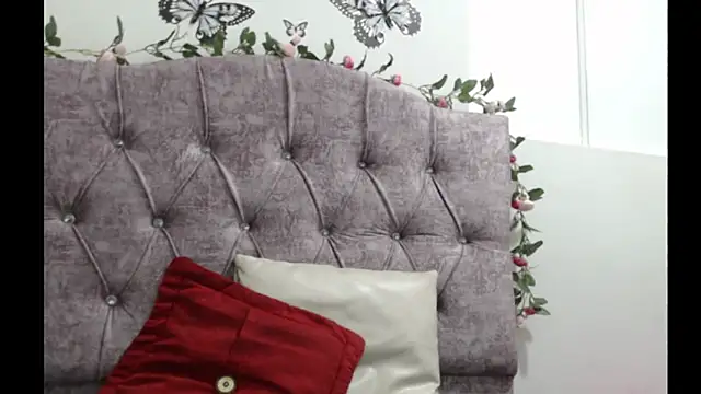 eimy rosse25 online show from May 13, 2026, 8:16 pm