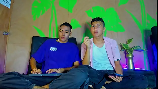 Snapshot of rafael_velvet chatting on April 15, 2026, 9:37 pm rafael velvet online show from April 15, 2026, 9:37 pm