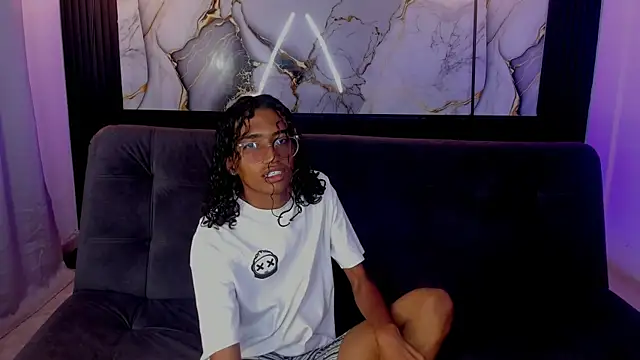 triiangel latinboy online show from May 31, 2026, 12:56 pm