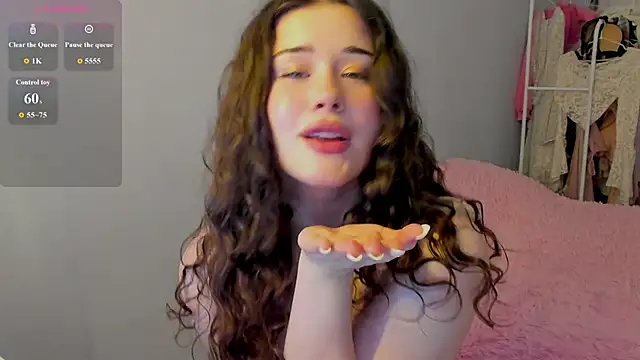 Snapshot of ChloeBlisss chatting on June 20, 2026, 5:43 am ChloeBlisss online show from June 20, 2026, 5:43 am