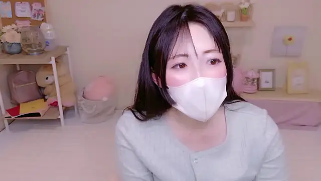 Satomi nn online show from May 18, 2026, 4:29 am