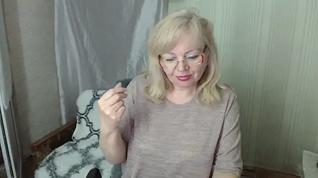 Snapshot of LavandaMay chatting on April 28, 2026, 7:08 pm LavandaMay online show from April 28, 2026, 7:08 pm