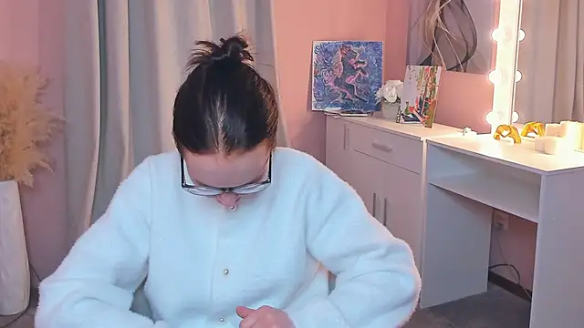 ErmaCurlis online show from April 10, 2026, 11:15 am