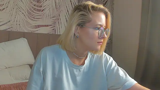 Lizzyvega online show from April 28, 2026, 1:48 am