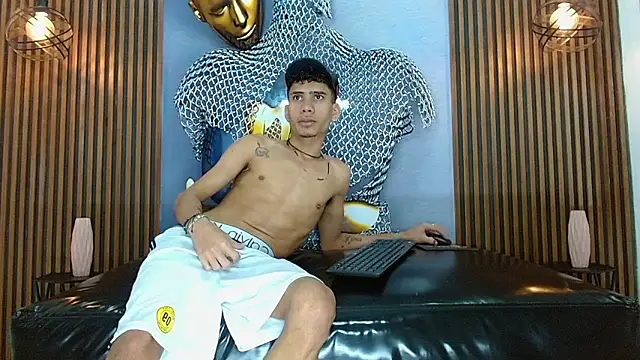 Skinny cute Alyer online show from April 25, 2026, 2:14 am