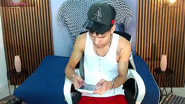Skinny cute Alyer online show from May 9, 2026, 2:50 am