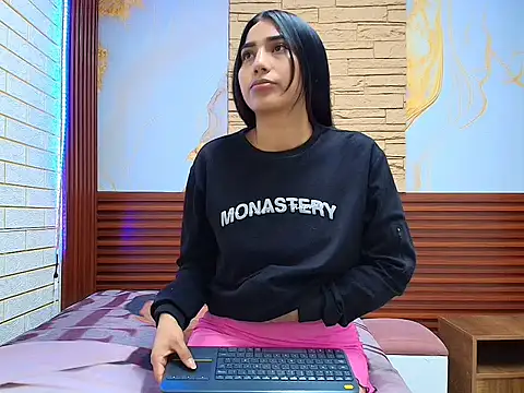 mellaniemonroe303av online show from April 12, 2026, 12:10 pm