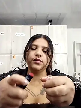 Snapshot of catalella_segura chatting on June 20, 2026, 3:04 pm catalella segura online show from June 20, 2026, 3:04 pm
