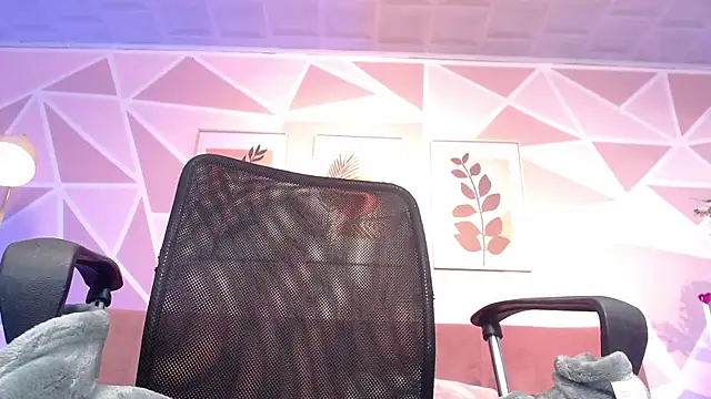 Snapshot of _MileyRoss chatting on July 16, 2026, 8:48 pm MileyRoss online show from July 16, 2026, 8:48 pm