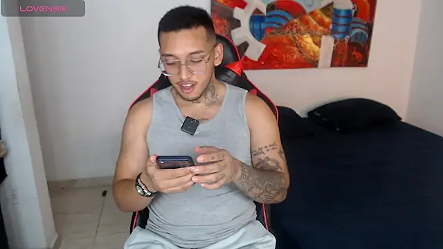 Snapshot of Andymanfit chatting on April 11, 2026, 10:25 pm Andymanfit online show from April 11, 2026, 10:25 pm