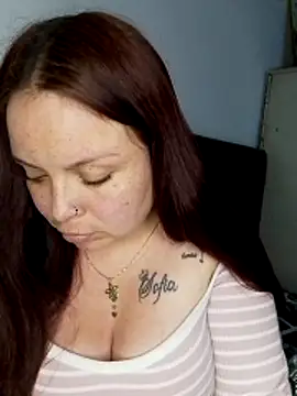 Snapshot of Lina19_93 chatting on April 16, 2026, 5:08 am Lina19 93 online show from April 16, 2026, 5:08 am