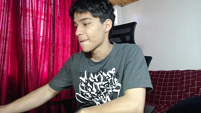 Snapshot of Marck-Pro chatting on July 6, 2026, 3:14 pm Marck-Pro online show from July 6, 2026, 3:14 pm