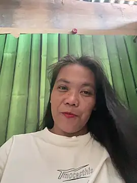 Snapshot of holdmetight21 chatting on April 16, 2026, 4:24 am holdmetight21 online show from April 16, 2026, 4:24 am