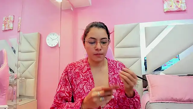 luna hix online show from April 28, 2026, 4:06 am