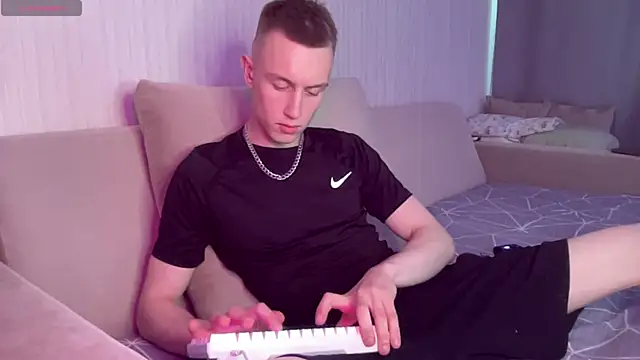 Travis Gracile online show from May 9, 2026, 8:52 am