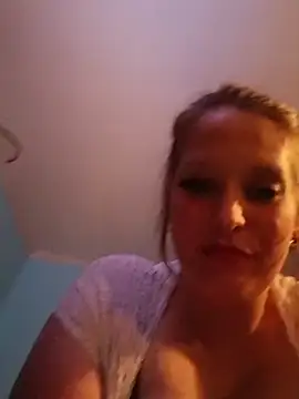 BOUNCYdddBRE online show from April 23, 2026, 7:52 am