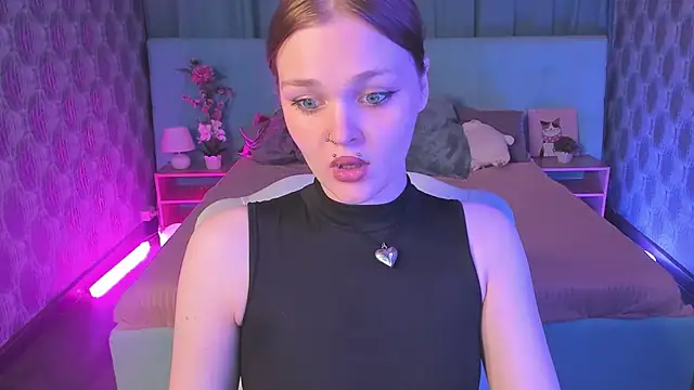 Emilly Hiil online show from June 4, 2026, 12:49 am