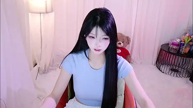 Zoe-001 online show from June 4, 2026, 12:44 pm