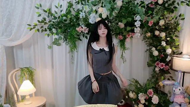 Zoe-001 online show from June 24, 2026, 3:00 pm