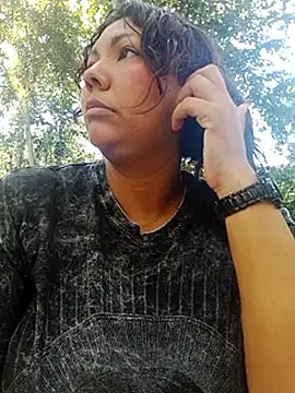 Izel  online show from April 14, 2026, 7:20 pm