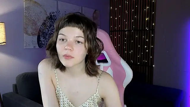 kira naughtly online show from April 15, 2026, 2:13 pm