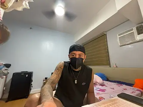 Snapshot of tattoo_hottie chatting on April 12, 2026, 5:40 pm tattoo hottie online show from April 12, 2026, 5:40 pm