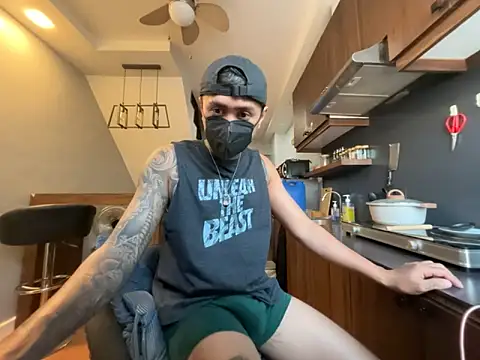 Snapshot of tattoo_hottie chatting on April 16, 2026, 9:32 am tattoo hottie online show from April 16, 2026, 9:32 am