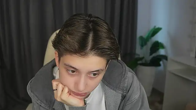 Snapshot of KendallSpeedy chatting on April 16, 2026, 7:42 am KendallSpeedy online show from April 16, 2026, 7:42 am