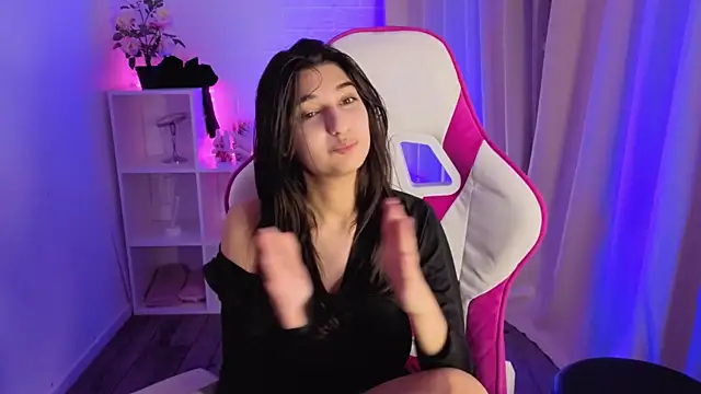 JasminAvily online show from April 19, 2026, 6:10 pm