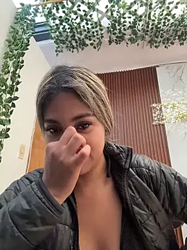 Kimmiebellarie online show from May 25, 2026, 12:22 pm