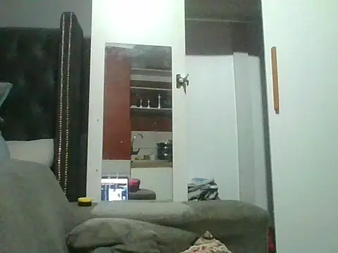 SweetBelly1 online show from April 15, 2026, 6:37 pm