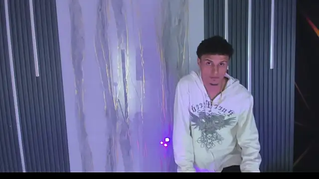 Snapshot of The_King_Swit chatting on April 10, 2026, 10:58 pm The King Swit online show from April 10, 2026, 10:58 pm