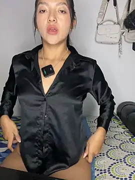 Catalina222 online show from May 19, 2026, 8:37 pm
