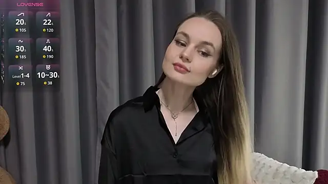 Lovelisse online show from April 16, 2026, 10:45 pm