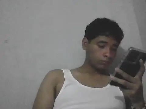 Snapshot of mauri_zzz chatting on April 12, 2026, 3:44 am mauri zzz online show from April 12, 2026, 3:44 am