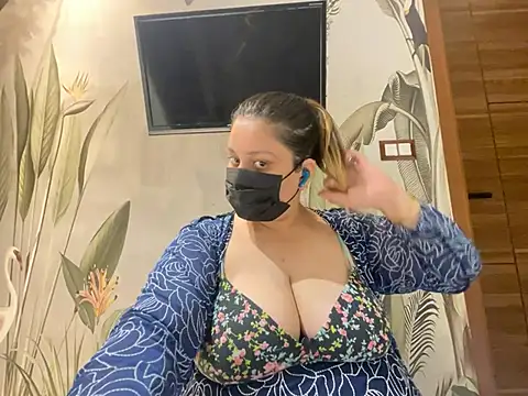 kavyasingh36 online show from May 16, 2026, 12:40 am