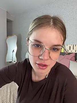 KimEvanss online show from May 31, 2026, 5:15 am