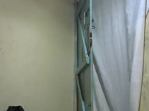 Snapshot of Rerpuss1 chatting on April 14, 2026, 12:00 pm Rerpuss1 online show from April 14, 2026, 12:00 pm